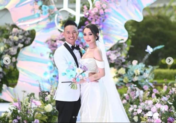 Cặp đôi ở huế,cặp đôi nhận 26 sổ đỏ,đám cưới gây sốt