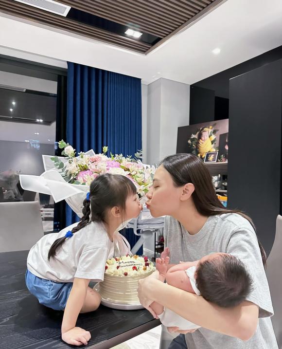 nữ ca sĩ đàm thu trang,doanh nhân cường đô la,sao Việt