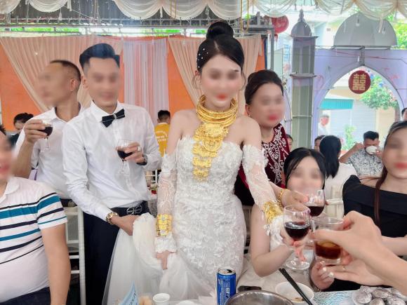 đám cưới toàn vàng, đám cưới ở Quảng Ninh, cô dâu đeo vàng