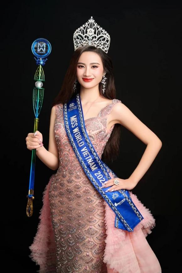 Miss World Vietnam 2023, hoa hậu Huỳnh Trần Ý Nhi, nhà văn Nguyễn Quang Thiều, sao Việt