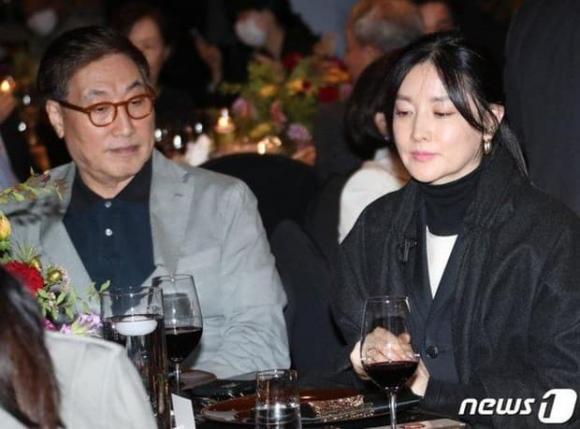 View - Ảnh cũ giữa Lee Young Ae và Lâm Y Thần gây chú ý: Ai nghĩ 'Nàng Dae Jang Geum' hơn 'Nữ hoàng phim thần tượng xứ Đài' đến 12 tuổi