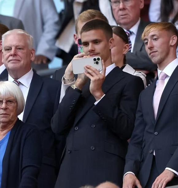 Romeo Beckham, Max Dickov, Mia Regan, sao Hollywood