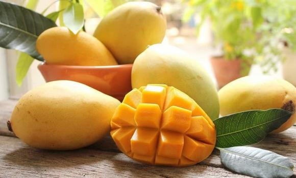 Xoài nên chọn quả dài hay tròn? Những người 'đại kỵ' với loại quả này, đừng ăn kẻo hại thân
