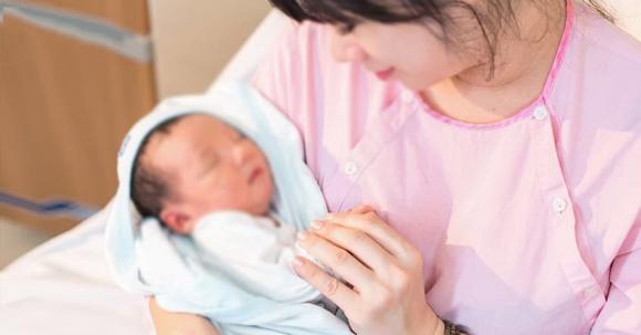 Trẻ sinh sau 1/7/2023, mẹ sẽ nhận được mức tiền hưởng chế độ thai sản như thế nào?