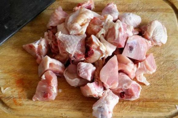 Đâu là sự khác biệt giữa khoai tây vỏ vàng và vỏ trắng? Đầu bếp cho biết có sự khác biệt lớn, mua nhầm thì mất tiền, không ngon
