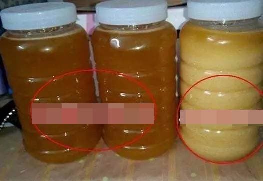 Khi mua mật ong, chỉ cần bạn dốc ngược chai mật ong là có thể biết được mật ong thật hay giả, cách làm rất hay!