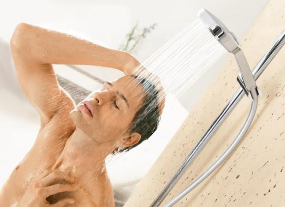 Tại sao không nên tắm, rửa tay hay giặt giũ khi có sấm sét? Lý do ít ai biết