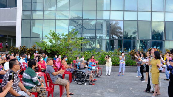 ceo-tran-thi-huong (6).png 0 CEO Trần Thị Hương, Huong Beauty Center, Huong CEO International Cosmetics