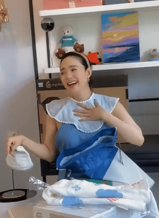 minh hằng, sao việt, ca sĩ minh hằng