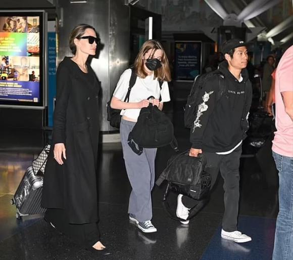 View - Con gái út của Angelina Jolie hiếm hoi xuất hiện bên mẹ và anh trai Pax Thiên, ngoại hình gây chú ý