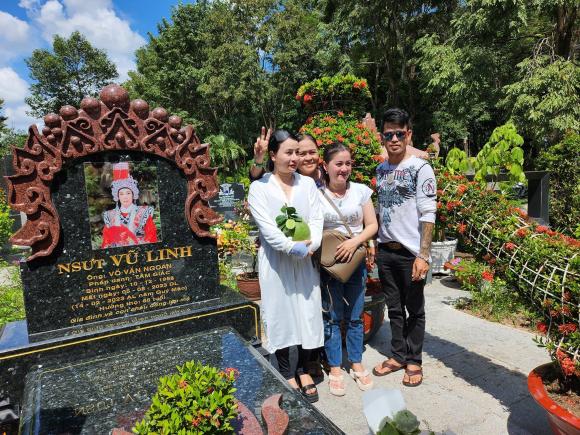 Ông hoàng cải lương Hồ Quảng,Ông hoàng cải lương Hồ Quảng Vũ Linh,NSƯT Vũ Linh,sao Việt,nghệ sĩ Hồng Phượng,Hồng Loan,sao Việt