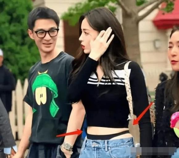 sao Hoa ngữ, trang phục gợi cảm của sao nữ Trung Quốc, cách ăn mặc của sao nữ gây tranh cãi