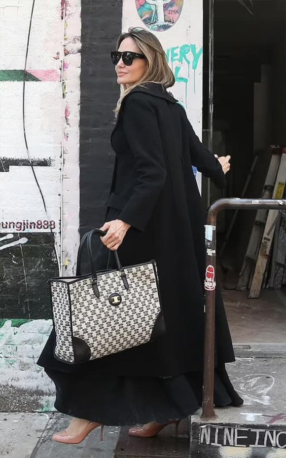 View - Angelina Jolie khoe nhan sắc như nữ thần khi gặp gỡ bạn bè đi ăn trưa ở thành phố New York 