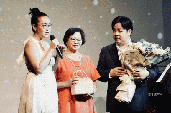 phong-kham-Vanity-dia-chi-giam-can-uy-tin (1).png 0 Quang Lê được NSND Hồng Vân, Phòng khám Thẩm mỹ Nội khoa Vanity