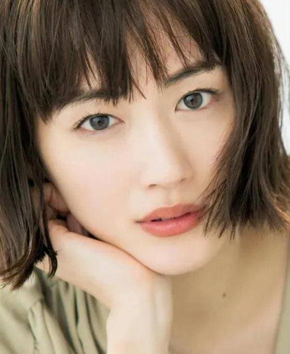 Haruka Ayase, diễn viên Nhật Bản