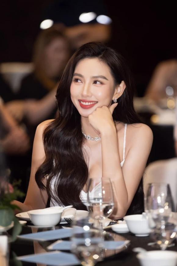 hoa hậu Thùy Tiên, hoa hậu Nguyễn Thúc Thùy Tiên, sao Việt