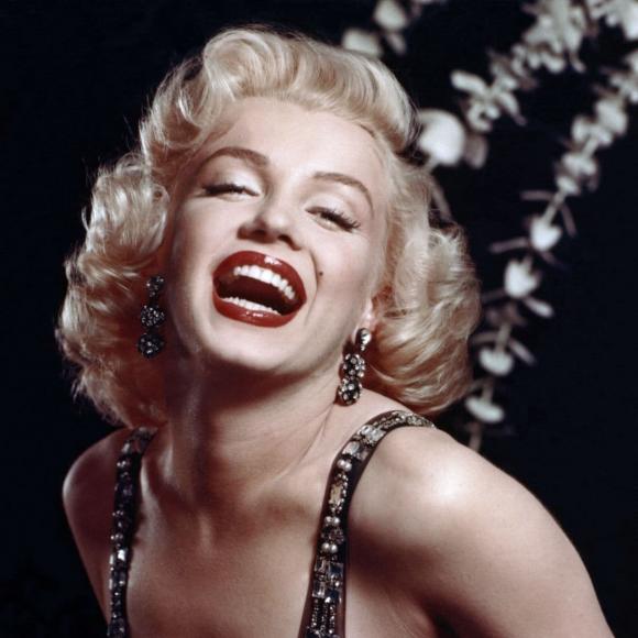 Marilyn Monroe, biểu tượng gợi cảm huyền thoại của Mỹ, mái tóc của Marilyn Monroe
