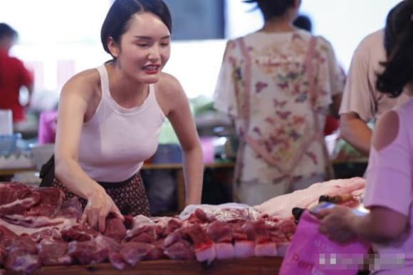 Tại sao người bán thịt lại lau thịt lợn bằng vải? Nhiều người không biết