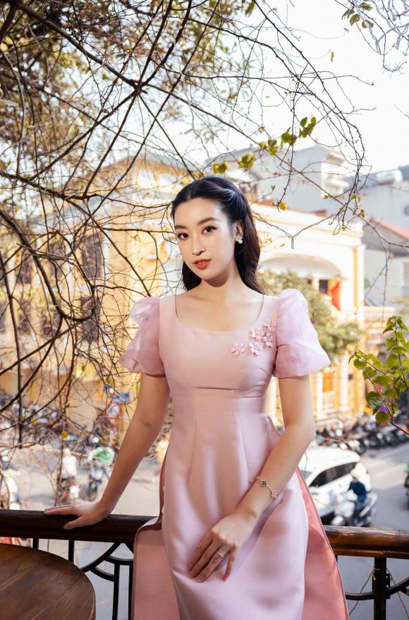 hoa hậu Đỗ Mỹ Linh, sao Việt