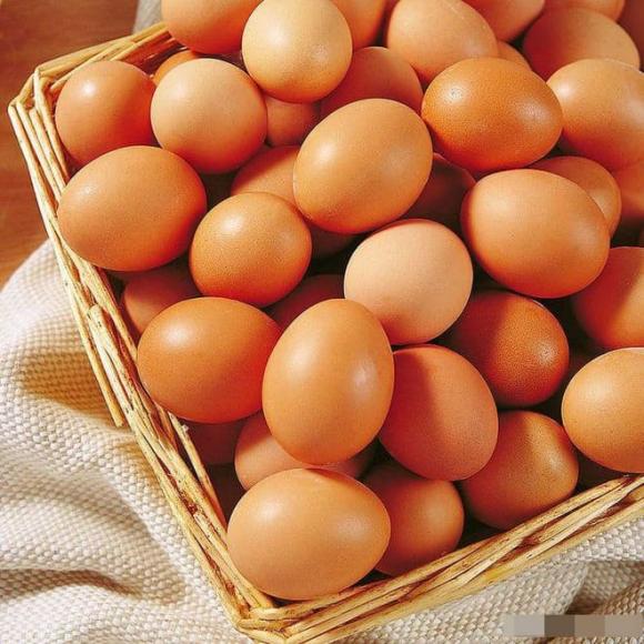 Chỉ cần 4 mẹo này bạn sẽ biết cách chọn được những quả trứng tươi ngon nhất trong một đống trứng