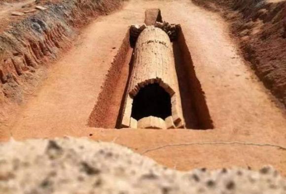 Ngôi mộ nghìn năm được canh giữ bởi một con rắn lớn? ngôi mộ cổ, truyền thuyết