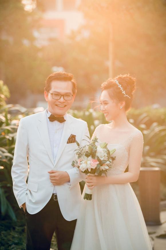 View - Cuộc sống của NSND Trung Hiếu sau 4 năm kết hôn: Tận hưởng hạnh phúc bình yên, vợ kém tuổi ngày càng trẻ đẹp