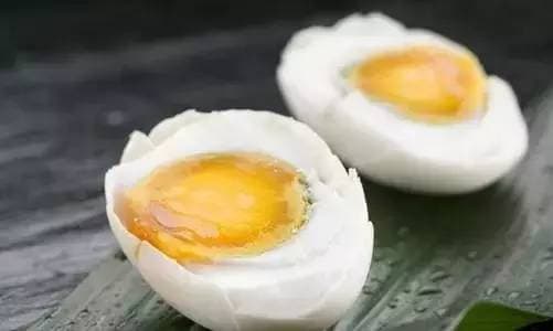 trứng muối, trứng vịt muối, trứng muối có tốt cho sức khoẻ, ai không nên ăn trứng muối