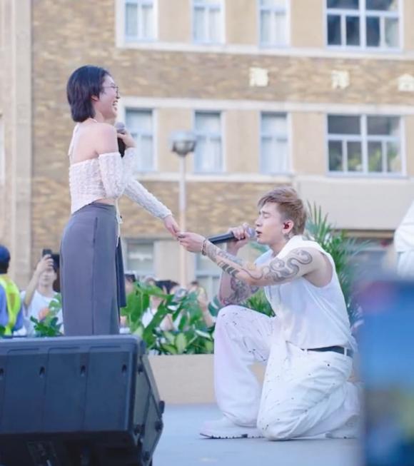 ca sĩ Chi Dân,sao Việt