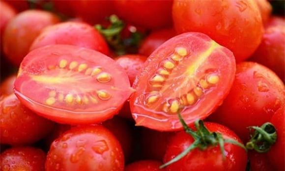 Có nên gọt vỏ và bỏ hạt cà chua trước khi nấu? Lời khuyên từ chuyên gia khiến ai cũng 'không thể tin nổi'