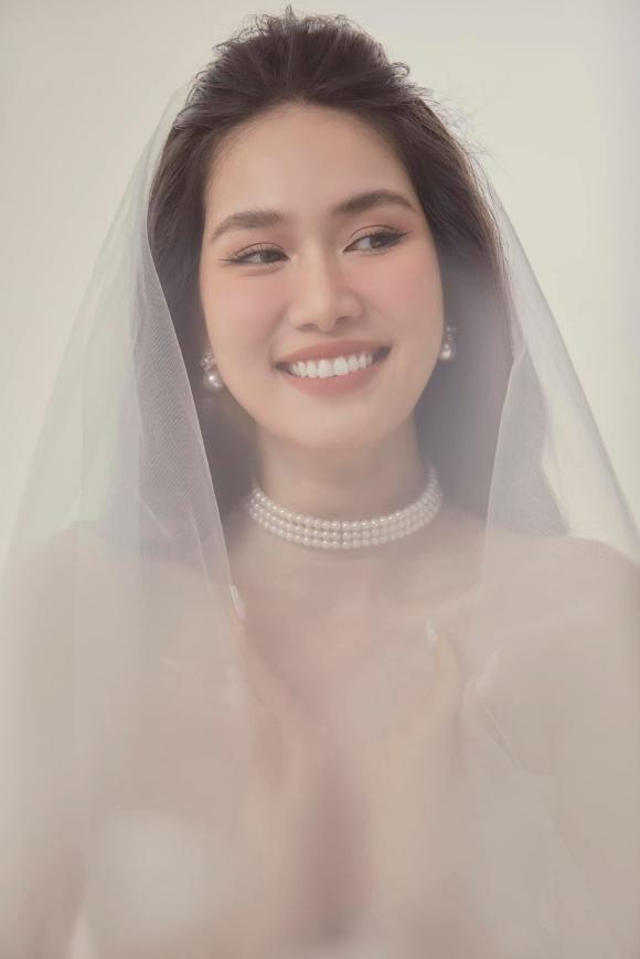 View - Á hậu Phương Anh khoe loạt ảnh cô dâu xinh nức nở, nụ cười hạnh phúc trước thềm đám cưới 