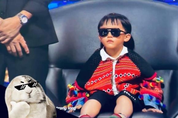 View - Danh tính Hot kid ngồi chễm chệ trên ghế nóng Rap Việt, gần 300.000 lượt theo dõi dù không phải con giám khảo