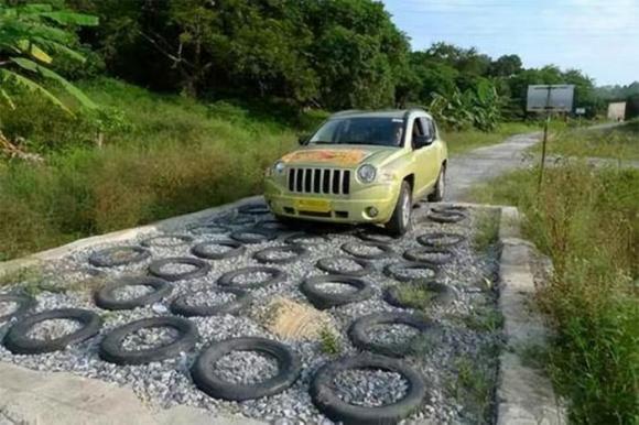 Khi người Mỹ làm đường, tại sao họ lại chôn nhiều lốp xe xuống mặt đường cao tốc?