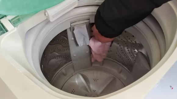 máy giặt, vệ sinh máy giặt, làm sạch máy giặt, công tắc ẩn của máy giặt, Cửa xả nước thải của máy giặt