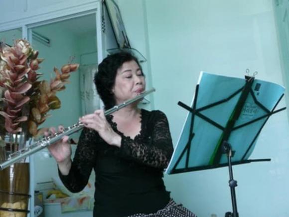 NSƯT Hồng Nhung, vợ cũ của cố nhạc sĩ Phú Quang , nhạc sĩ Phú Quang
