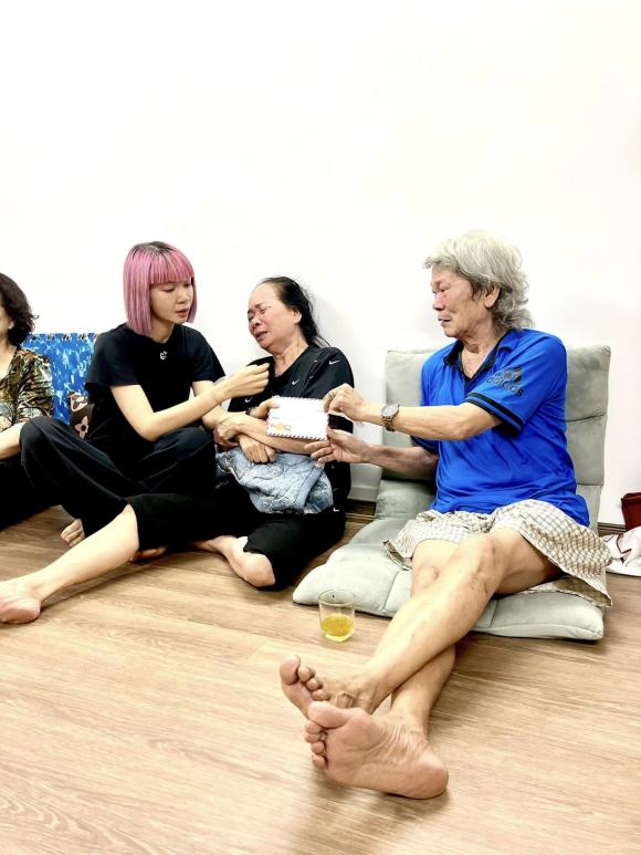 View - Sao Việt 16/9: Một nữ người mẫu đến thăm gia đình bảo vệ trong vụ cháy chung cư mini ở Hà Nội; Đàm Vĩnh Hưng sẽ hát để gây quỹ từ thiện