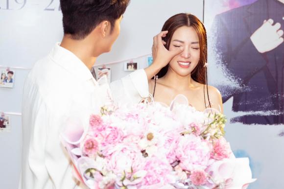 View - Gin Tuấn Kiệt chính thức hé lộ cảnh cầu hôn Puka, nhà gái chủ động hôn môi chồng sắp cưới cực ngọt  