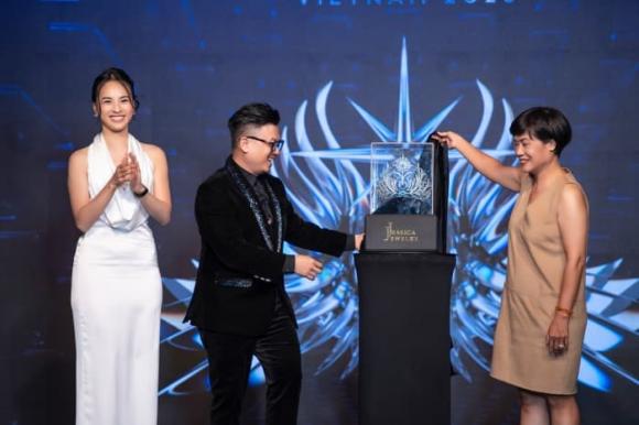 View - Miss Universe Vietnam 2023 công bố vương miện 2,1 tỷ, 18 thí sinh vào chung kết qua camera thường thế nào?