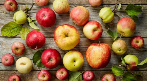 Táo cắt miếng thường dễ bị thâm và hỏng, bạn đã nắm được thời gian tối đa để ăn táo sau khi bổ, tránh gây ngộ độc