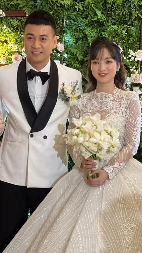 View - Vợ kém 17 tuổi của diễn viên Ngọc Thuận thông báo tin vui mang bầu sau 9 tháng kết hôn 