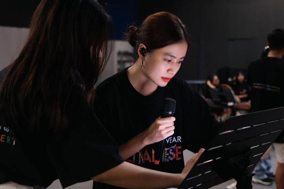 Ca sĩ hoàng thùy linh, sao Việt