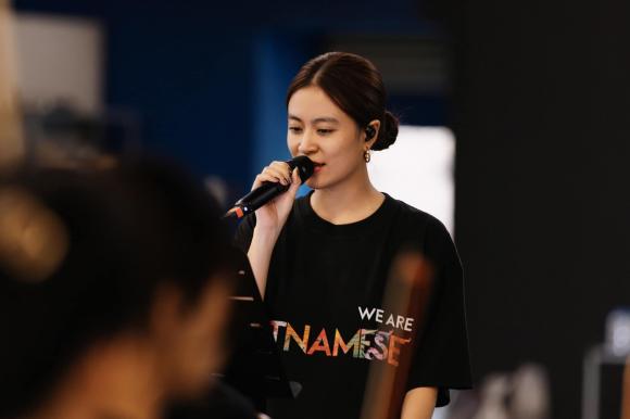 Ca sĩ hoàng thùy linh, sao Việt