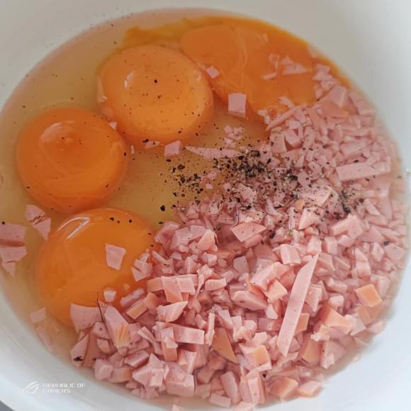 trứng rán cuộn hoa, trứng rán, trứng rán xúc xích