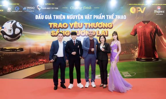 Hara, Sala Uyên Trinh, Thời trang sao, Hồ Hứa Uyên Trinh