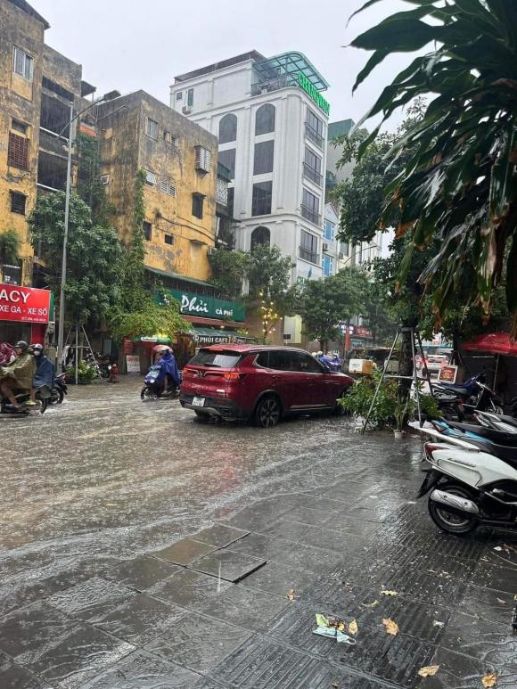 Hà Nội mưa to, Hà Nội, đường phố ngập lụt