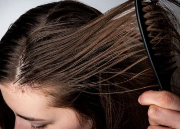 View - Với 5 thói quen này thì tóc bạn ngày càng bết, càng gội càng 'đổ dầu', cần tránh trong mùa thu - đông