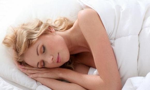 ngủ dạng chân, chăm sóc sức khỏe, thói quen ngủ tốt của phụ nữ