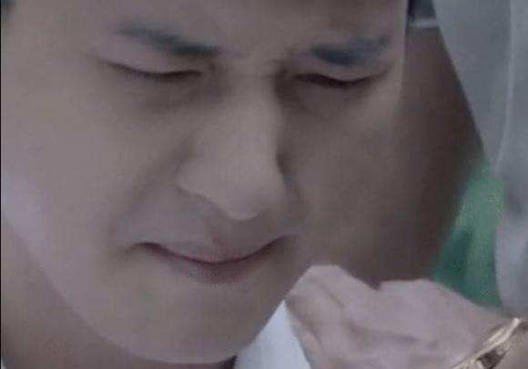 View - Cảnh phim mới của Huỳnh Anh trong 'Biệt dược đen' bị chê: Đúng ra là rất cảm động nhưng nam chính lại khiến khán giả 'tụt mood'
