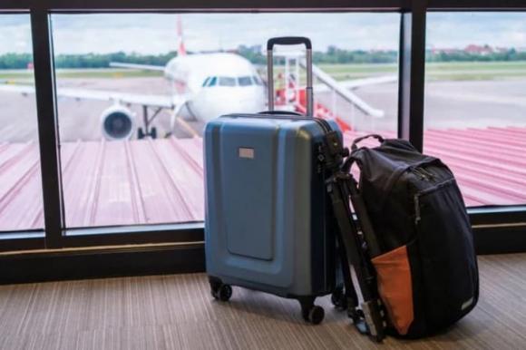 View - Khi đi máy bay nên buộc một chiếc ruy băng lên vali ký gửi và chụp ảnh hành lý, tại sao?