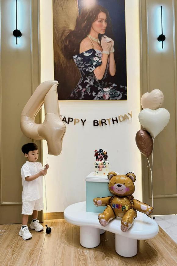 View - Hoà Minzy tổ chức sinh nhật cho bé Bo, quý tử gây sốt với ngoại hình chuẩn soái ca