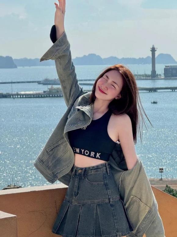 ca sĩ Hòa Minzy, sao Việt, vết rạn bụng